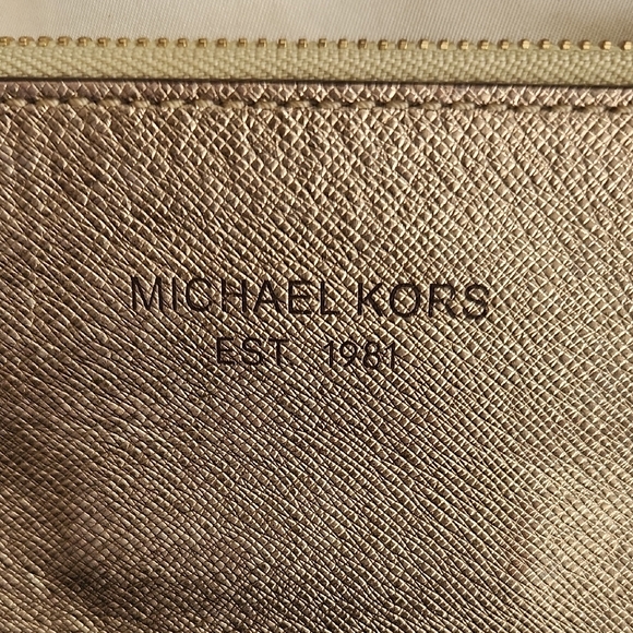 Michael Kors Metallic Gold Wristlet W Fur Heart Hair Clip - Picture 3 of 9